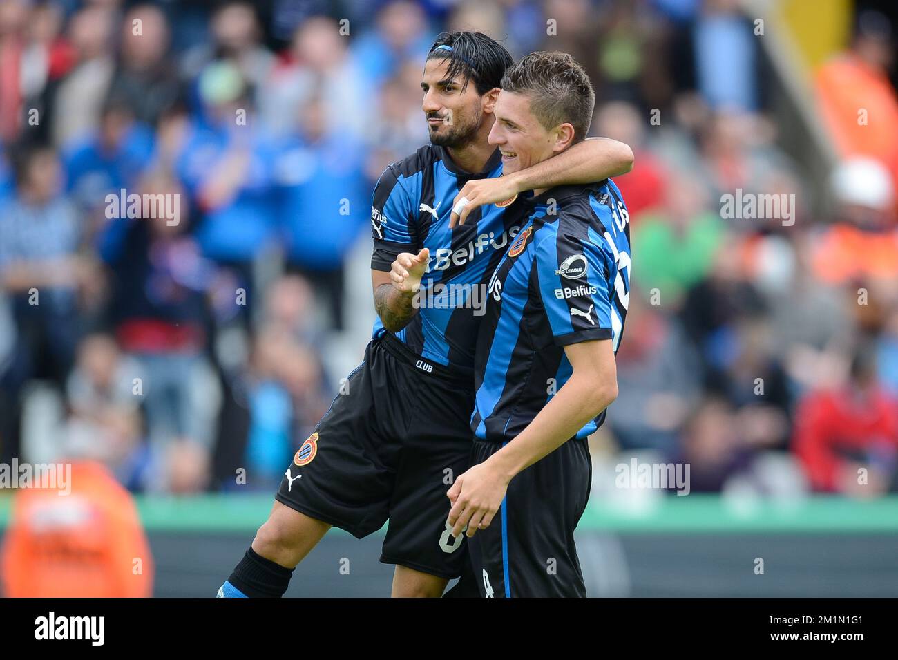 20120714 - BRUGGE, BELGIO: Lior Refaelov del Club e Thomas Meunier del Club festeggiano durante la amichevole partita di calcio Club Brugge vs campione tedesco Borussia Dortmund al Brugse Metten, a Brugge, sabato 14 luglio 2012. FOTO DI BELGA BRUNO FAHY Foto Stock