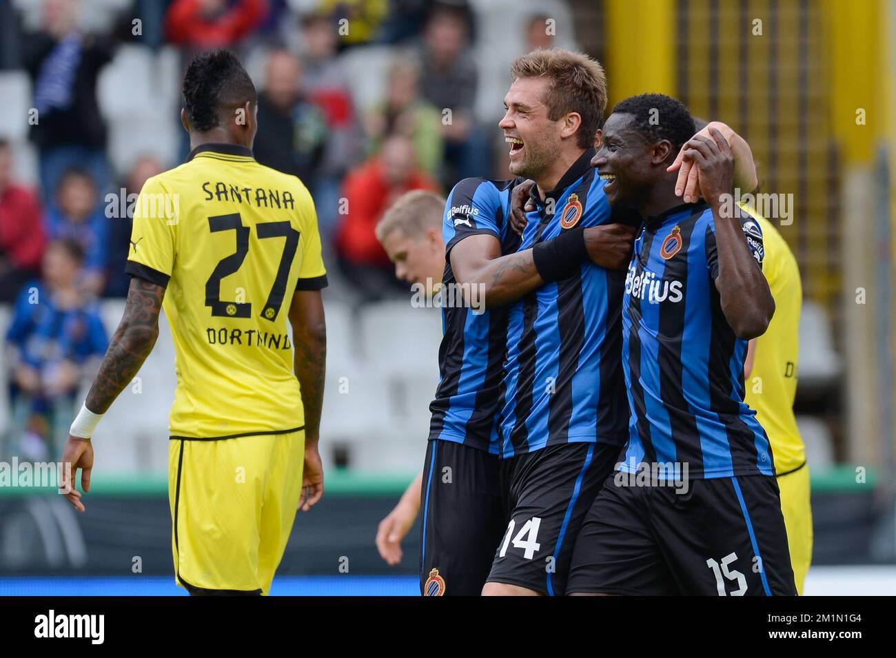 20120714 - BRUGGE, BELGIO: Jim Larsen del Club festeggia dopo aver segnato durante la amichevole partita di calcio Club Brugge vs campione tedesco Borussia Dortmund al Brugse Metten, a Brugge, sabato 14 luglio 2012. FOTO DI BELGA BRUNO FAHY Foto Stock