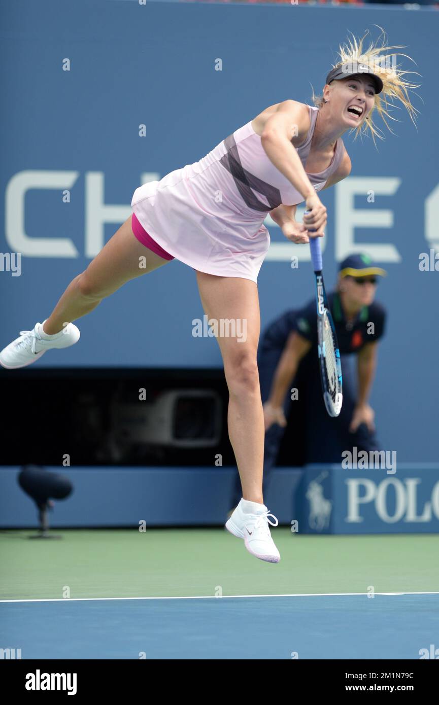 20120827 - NEW YORK, STATI UNITI: La russa Maria Sharapova ha raffigurato durante il primo turno femminile tra la russa Maria Sharapova e l'ungherese Melinda CZINK, al torneo di tennis US Open Grand Slam, a Flushing Meadows, a New York City, USA, lunedì 27 agosto 2012. FOTO DI BELGA YORICK JANSENS Foto Stock