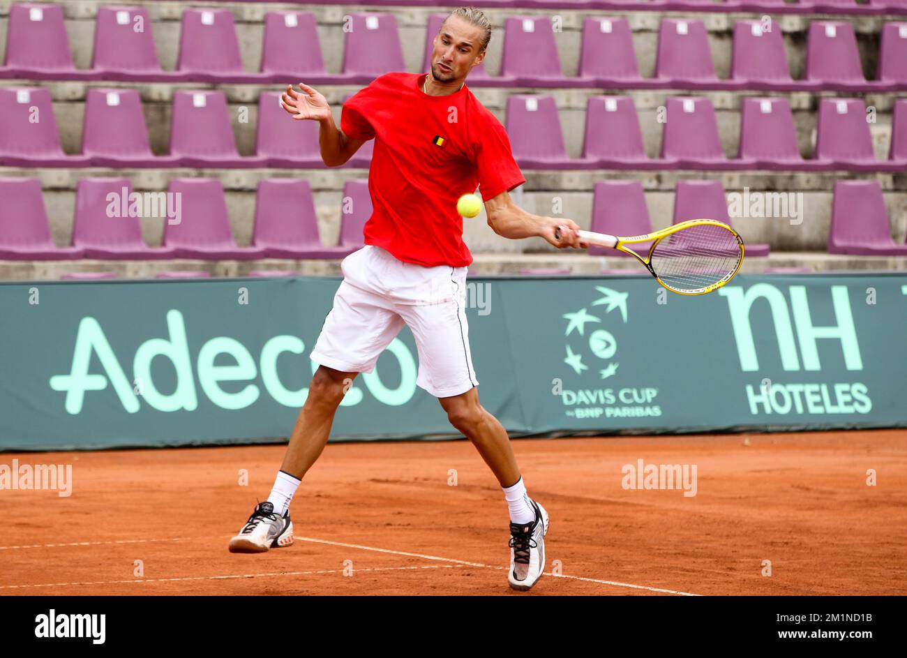 20120913 - BRUXELLES, BELGIO: Il belga Ruben Bemelmans è stato raffigurato durante una sessione di allenamento della squadra belga di Coppa Davis al Royal Primerose Tennis Club di Bruxelles, giovedì 13 settembre 2012. Questo fine settimana, Belgio e Svezia giocheranno un gioco di play-off per il World Group. BELGA PHOTO VIRGINIE LEFOUR Foto Stock