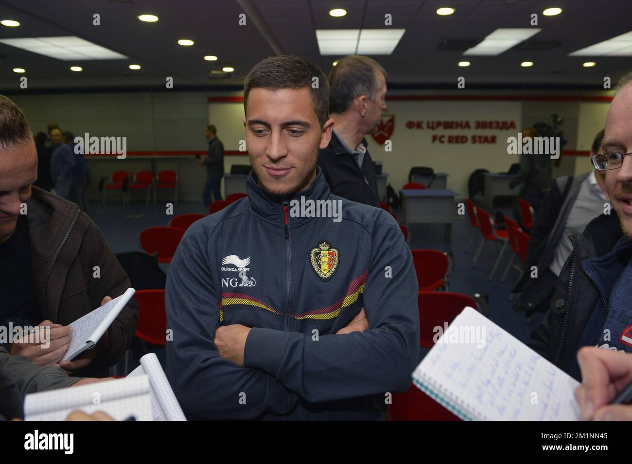 20121011 - BELGRADO, SERBIA: L'Eden Hazard del Belgio è stato raffigurato durante una conferenza stampa della nazionale belga di calcio "The Red Devils", giovedì 11 ottobre 2012 a Belgrado, Repubblica di Serbia. Domani la squadra giocherà in Serbia in una partita di qualificazione nel gruppo A per la Coppa del mondo FIFA 2014 in Brasile. FOTO DI BELGA DIRK WAEM Foto Stock