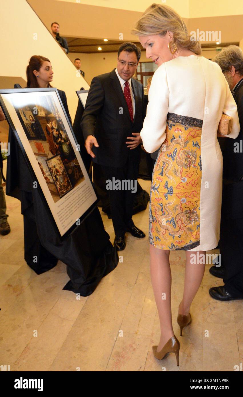 20121018 - ANKARA, TURCHIA: Principessa Mathilde del Belgio raffigurata durante una mostra sui cartografi Mercator & Piri Reis, giovedì 18 ottobre 2012, il quarto giorno della missione economica del principe Filippo in Turchia, dal 15 al 18 ottobre. FOTO DI BELGA ERIC LALMAND Foto Stock