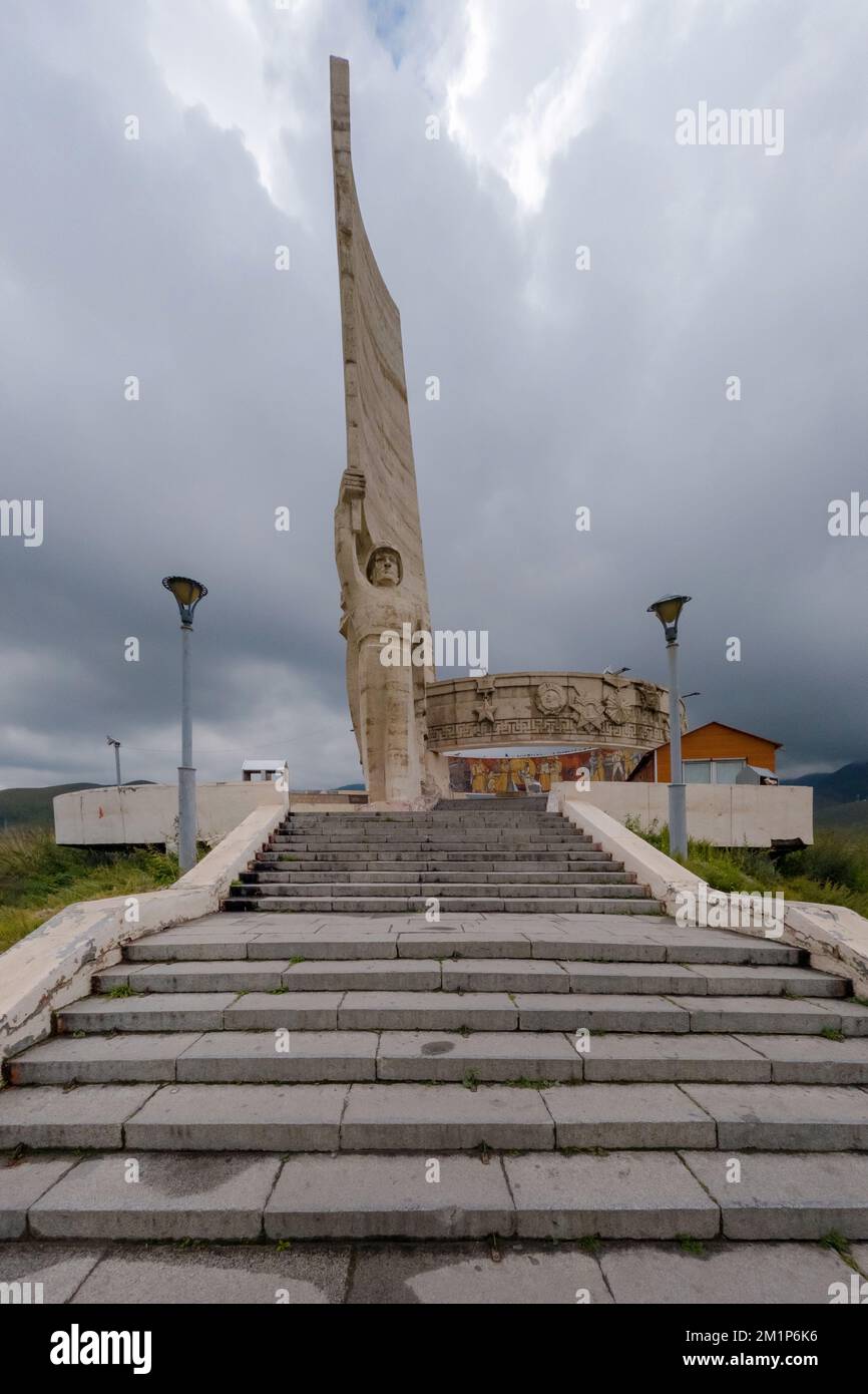 Ulaanbaatar, Mongolia - Settembre, 2022 - Memoriale ai soldati sovietici sulla collina di Tolgoi, Zaisan. Monumento commemorativo a mosaico nella capitale della Mongolia. Foto Stock