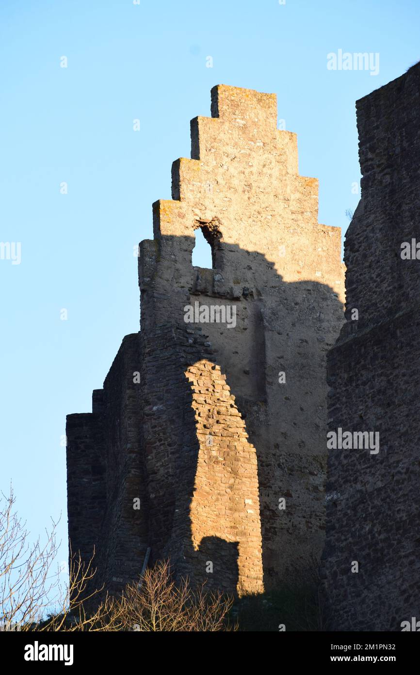 castello rovina Löwenburg sopra Monreal Foto Stock