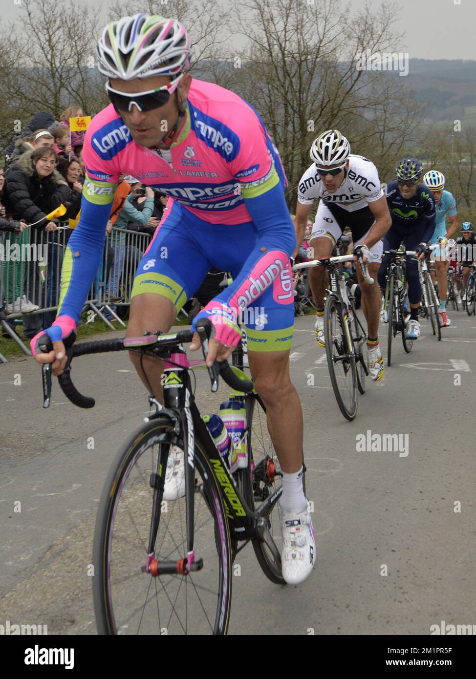 20130421 - Liege, BELGIO: L'italiano Michele Scarponi del team Lampre-Merida, il belga Philippe Gilbert del BMC Racing Team e lo spagnolo Alejandro Valverde di Movistar in azione a la Redoute durante la 99th edizione della gara ciclistica Liegi-Bastogne-Liegi di un giorno, domenica 21 aprile 2013, a Liegi. FOTO DI BELGA ERIC LALMAND Foto Stock