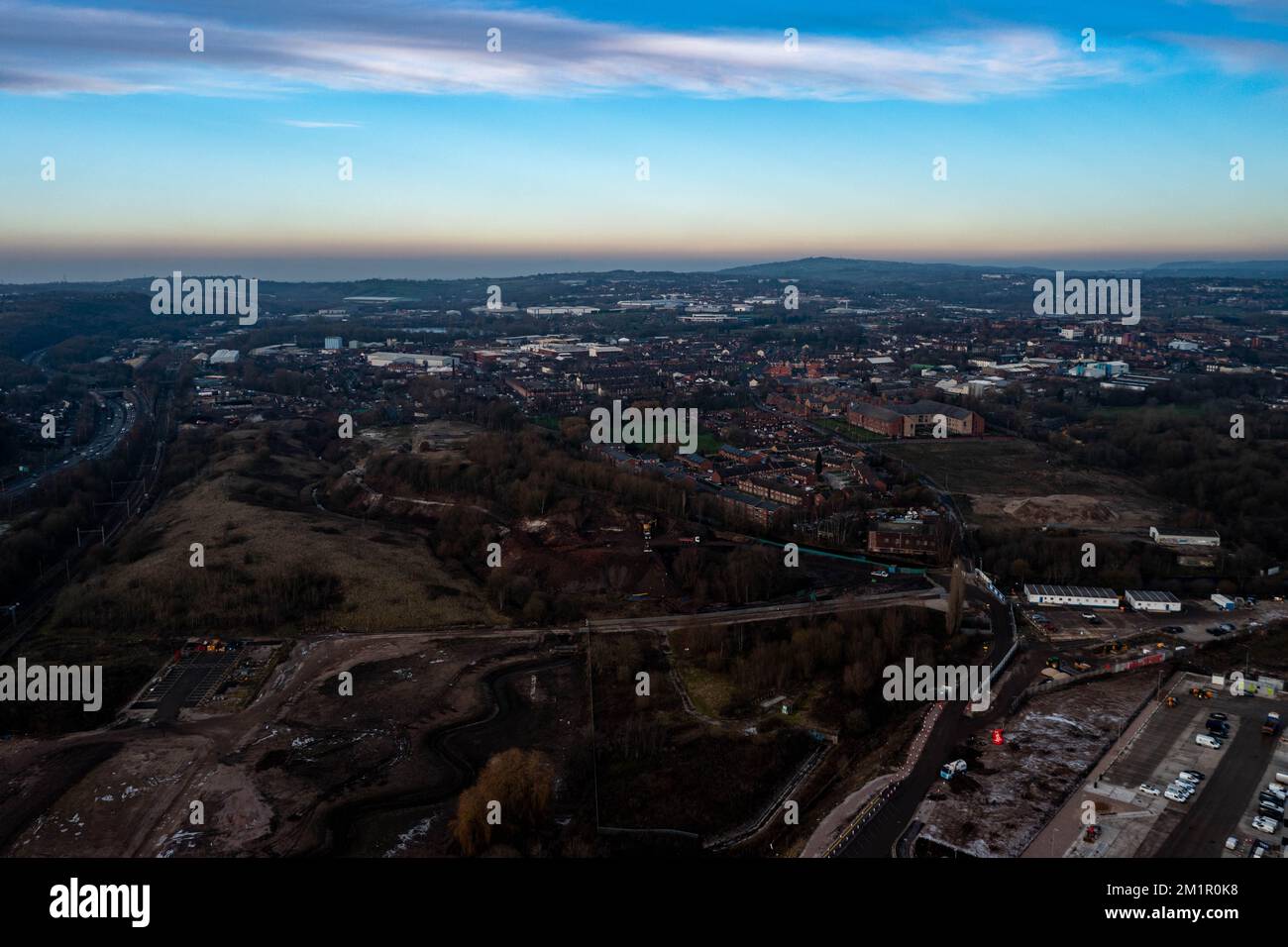 Etruira Valley link Road e Wolstanton Retail Park, dall'aereo, drone aereo 2022 dicembre Foto Stock