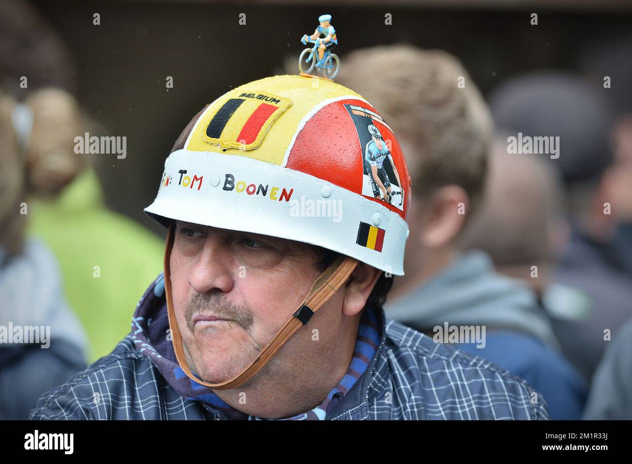 L'illustrazione mostra i tifosi durante il campionato nazionale belga di ciclismo per gli uomini elite, Domenica 23 giugno 2013, a la Roche-en-Ardenne. FOTO DI BELGA DAVID STOCKMAN Foto Stock