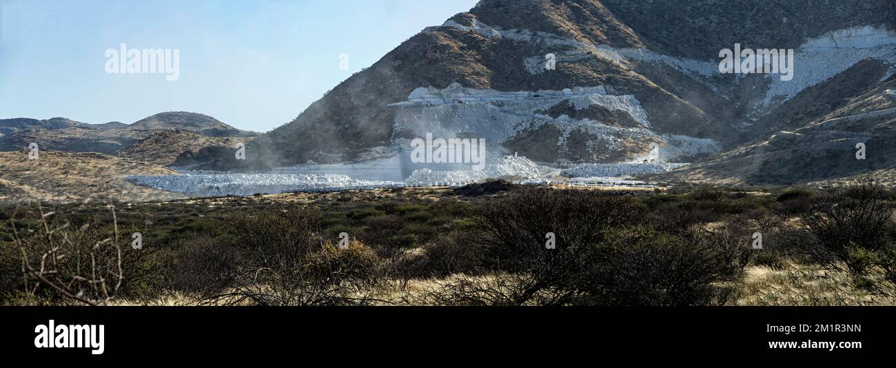 Una miniera di marmo sulla collina vicino a Karibib in Namibia. Foto Stock