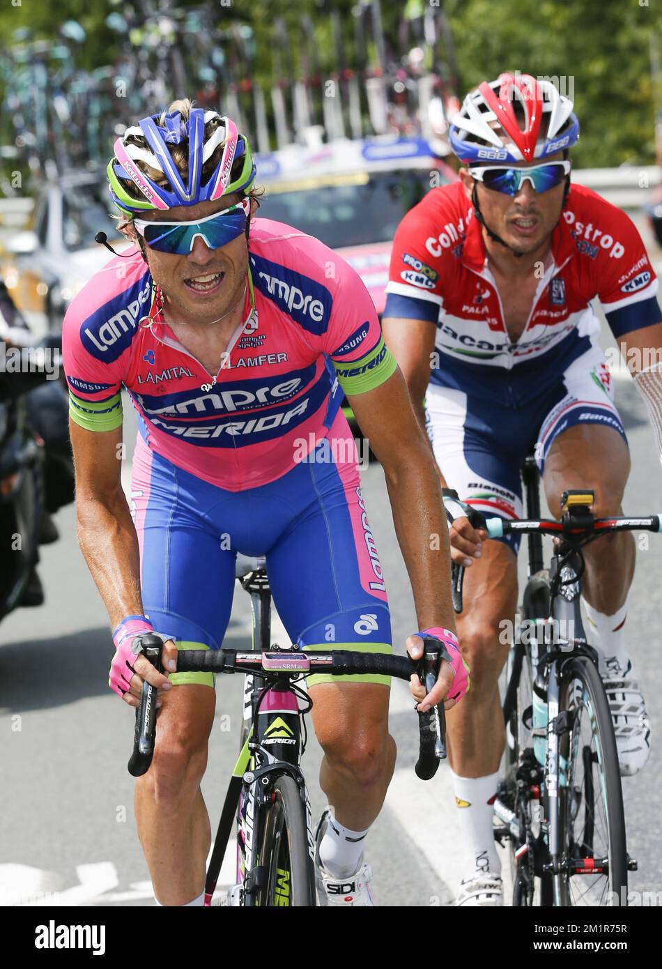 L'italiano Damiano Cunego del team Lampre-Merida e il olandese Johnny Hoogerland del team Vacansoleil-DCM nella foto della quattordicesima tappa della 100th edizione del Tour de France, 191km da Saint-Pourcain-sur-Sioule a Lione, in Francia, sabato 13 luglio 2013. Foto Stock