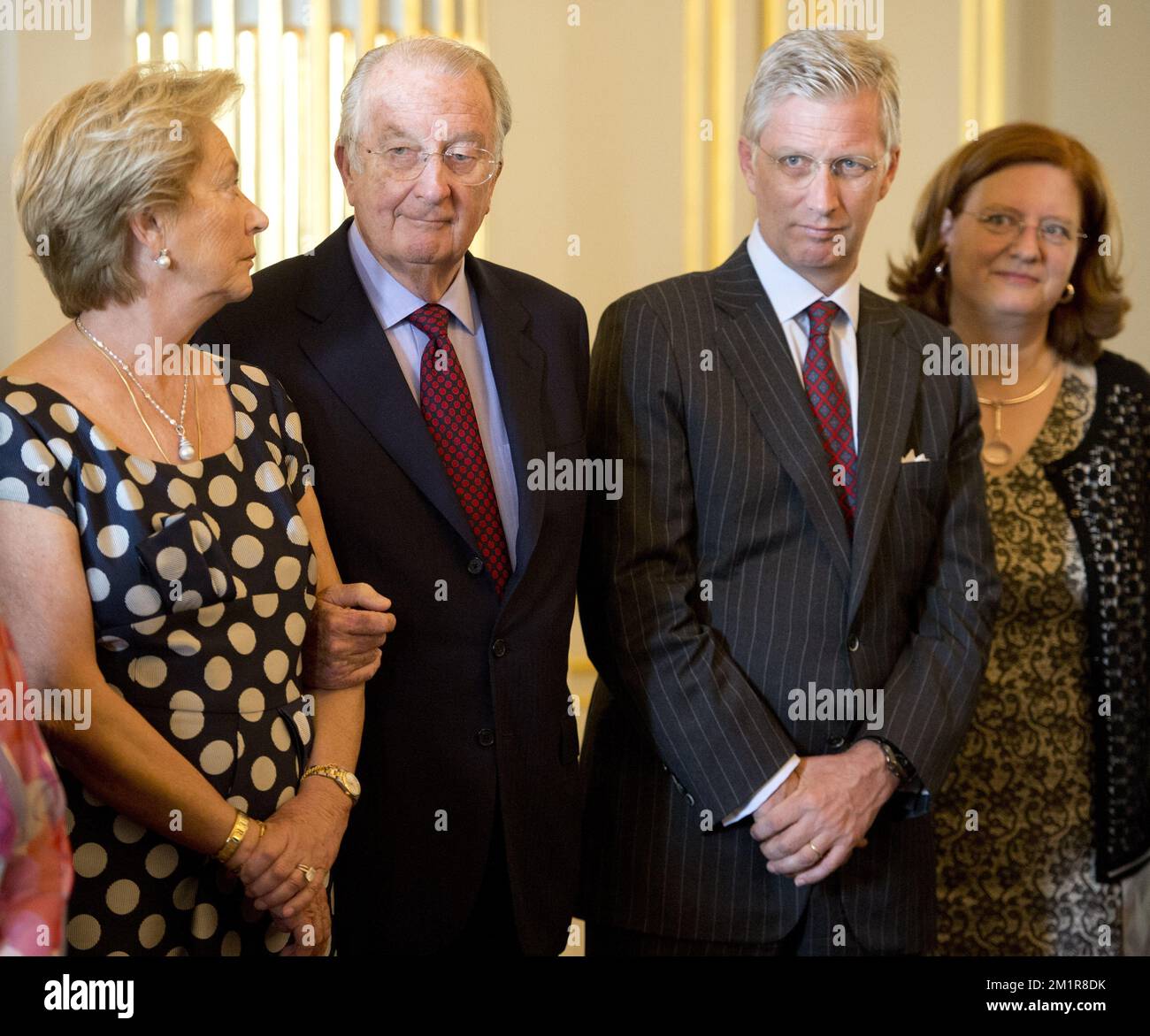 Regina Paola del Belgio, re Alberto II del Belgio, Il principe ereditario Philippe del Belgio e la presidente del Senato Sabine de Bethune posano per i fotografi durante un ricevimento presso il palazzo reale di Bruxelles per i presidenti e le presidenti della Camera e del Senato durante il regno di re Alberto II del Belgio, martedì 16 luglio 2013. Foto Stock