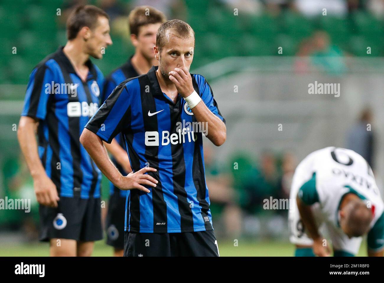 Jonathan Blondel del Club sembra sconsolato durante la partita di calcio tra la squadra di calcio belga della prima Divisione Club Brugge e la squadra polacca WKS Slask Wroclaw, la prima partita del terzo turno di qualificazione nella UEFA Europa League, giovedì 01 agosto 2013 a Breslavia, Polonia. Foto Stock