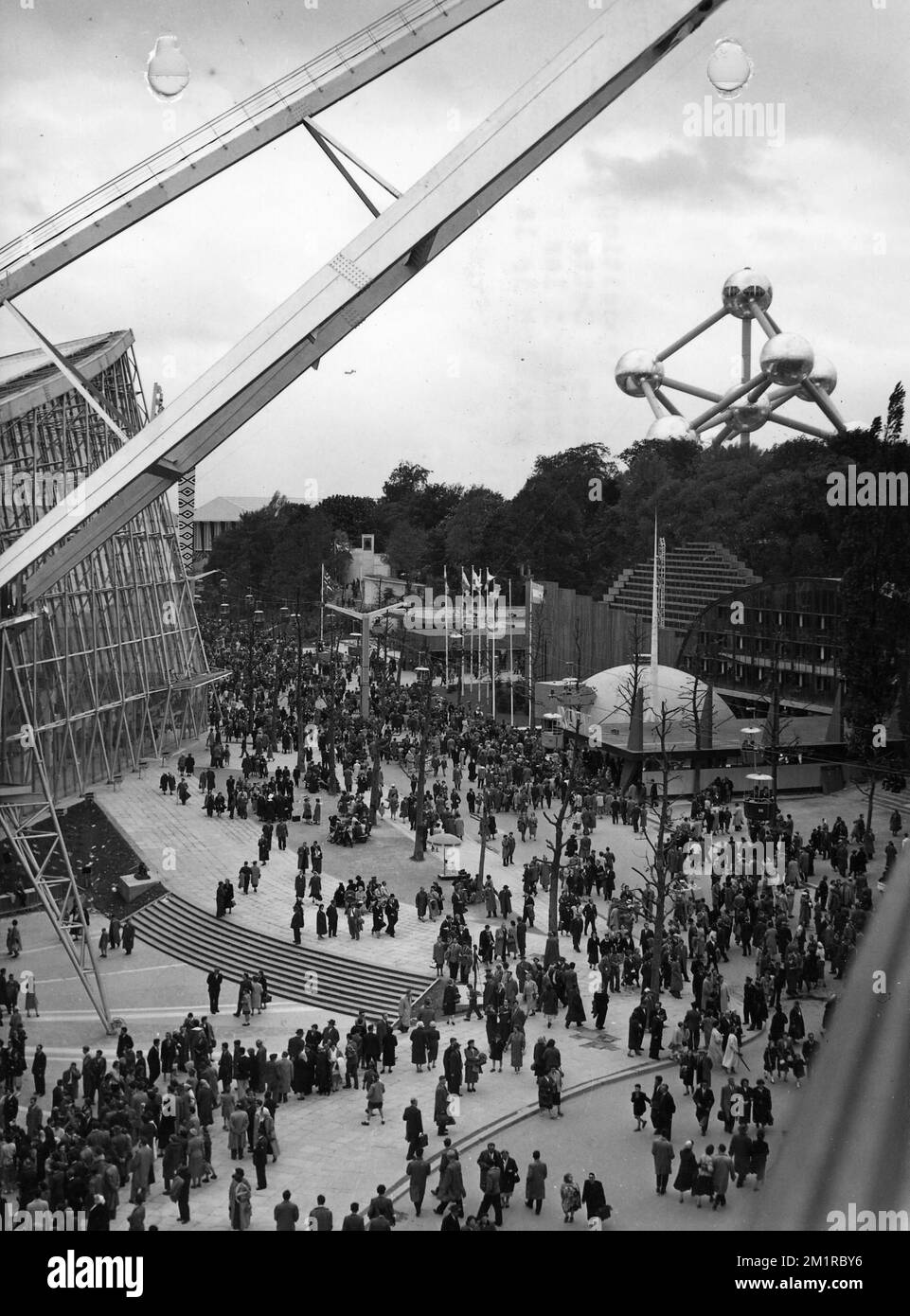 Una vista dell'Expo 58. Expo 58, nota anche come Fiera mondiale di Bruxelles, si è tenuta dal 17 aprile al 19 ottobre 1958. Fu la prima grande fiera mondiale dopo la seconda guerra mondiale Foto Stock