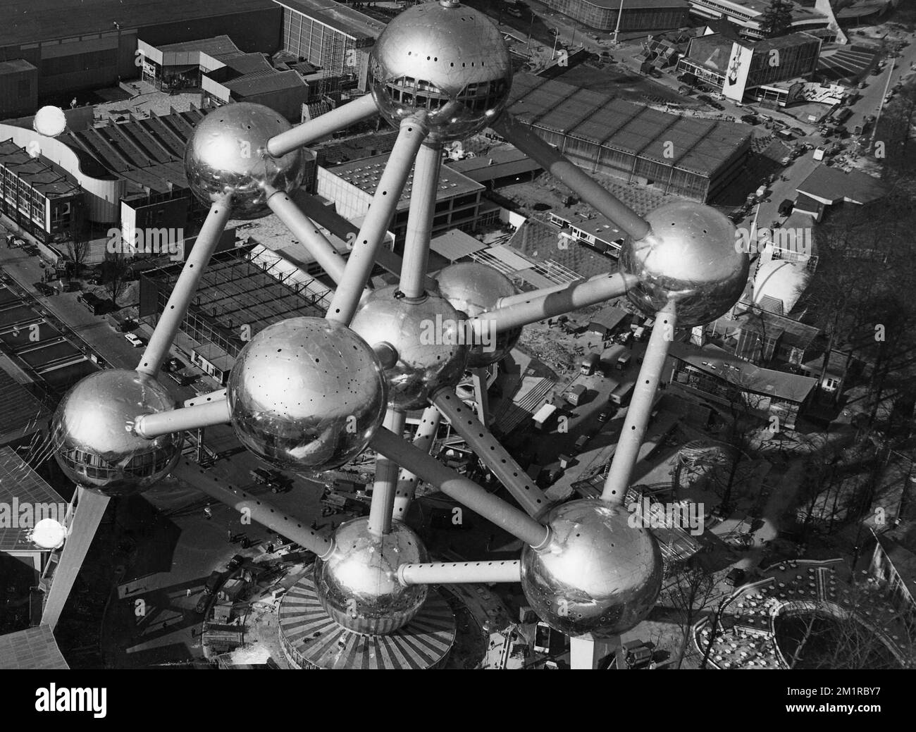 L'atomium prima dell'apertura dell'Expo. Expo 58, nota anche come Fiera mondiale di Bruxelles, si è tenuta dal 17 aprile al 19 ottobre 1958. Fu la prima grande fiera mondiale dopo la seconda guerra mondiale Foto Stock
