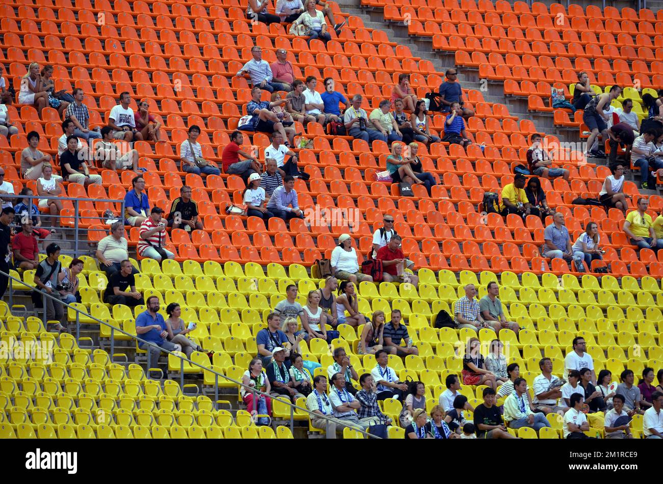 L'immagine mostra il pubblico in tribuna durante i Campionati del mondo di Atletica allo stadio Luzhniki di Mosca, Russia, sabato 10 agosto 2013. I Campionati del mondo si svolgono dal 10 al 18 agosto. Foto Stock