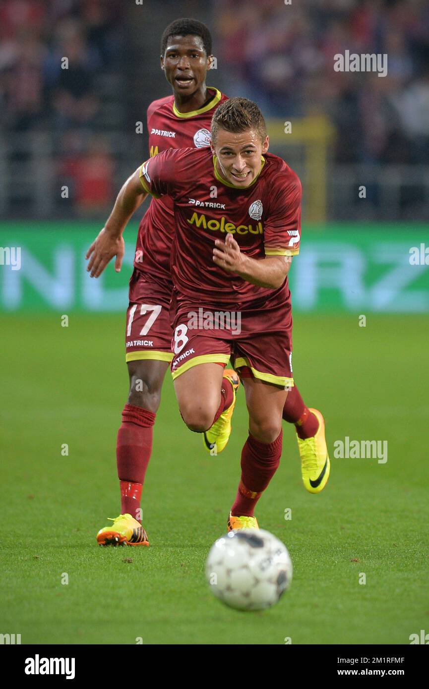 Essevee's Thorgan Hazard in azione durante la prima tappa dei Play-off tra la squadra di calcio belga Zulte Waregem e la squadra di calcio di Cipro First Division Apoel FC nell'ambito del concorso UEFA Europa League nello stadio Anderlecht, giovedì 22 agosto 2013. Zulte gioca nello stadio Anderlecht perché il loro stadio non è adatto alla competizione europea. FOTO DI BELGA DAVID STOCKMAN Foto Stock