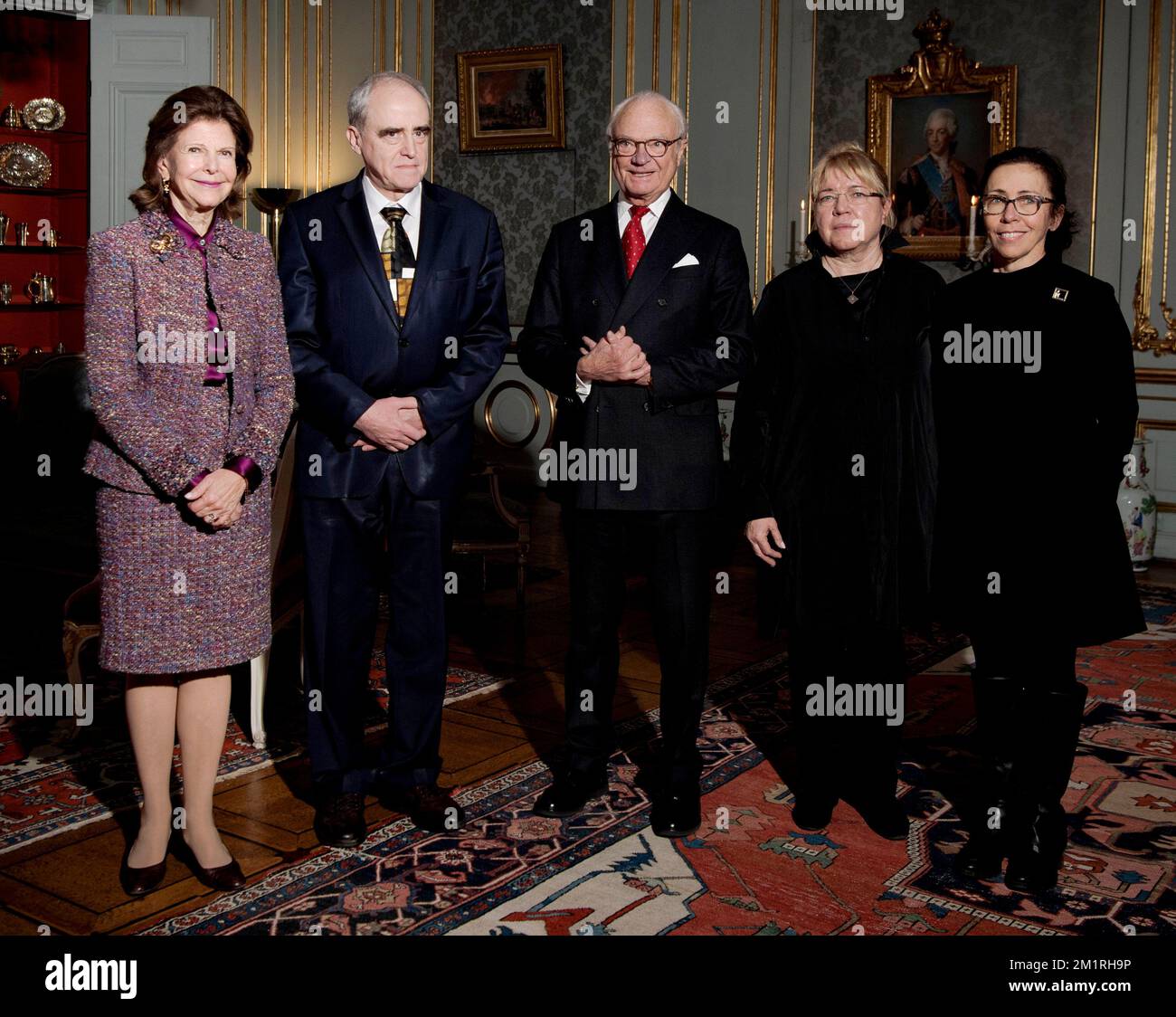 Re Carl Gustaf e la regina Silvia con i premi Nobel per la pace Jan Zbigniewicz Rachinsky, Elena Zhemkova e Tanya Smith dal Memorial di Russ Foto Stock