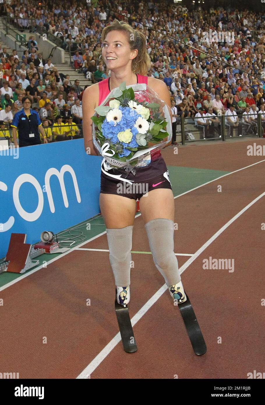 Marlou Van Rhijn festeggia dopo aver vinto l'evento femminile 200m T43-T44 al Memorial Van Damme Athletics Meeting, ultima tappa della IAAF Diamond League, allo stadio King Baudouin (Boudewijnstadion/Stade Roi Baudouin) di Bruxelles, venerdì 06 settembre 2013. BELGA PHOTO VIRGINIE LEFOUR Foto Stock