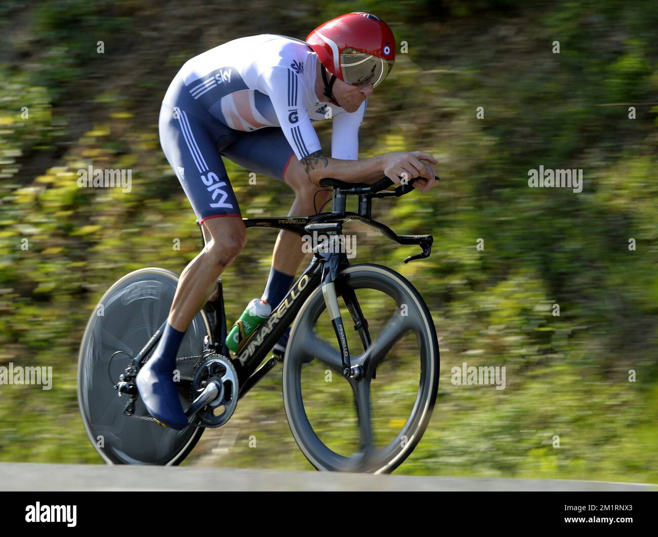Bradley Wiggins in azione durante la prova a tempo ELITE Men ai Campionati Mondiali di Ciclismo a Firenze, mercoledì 25 settembre 2013. Foto Stock