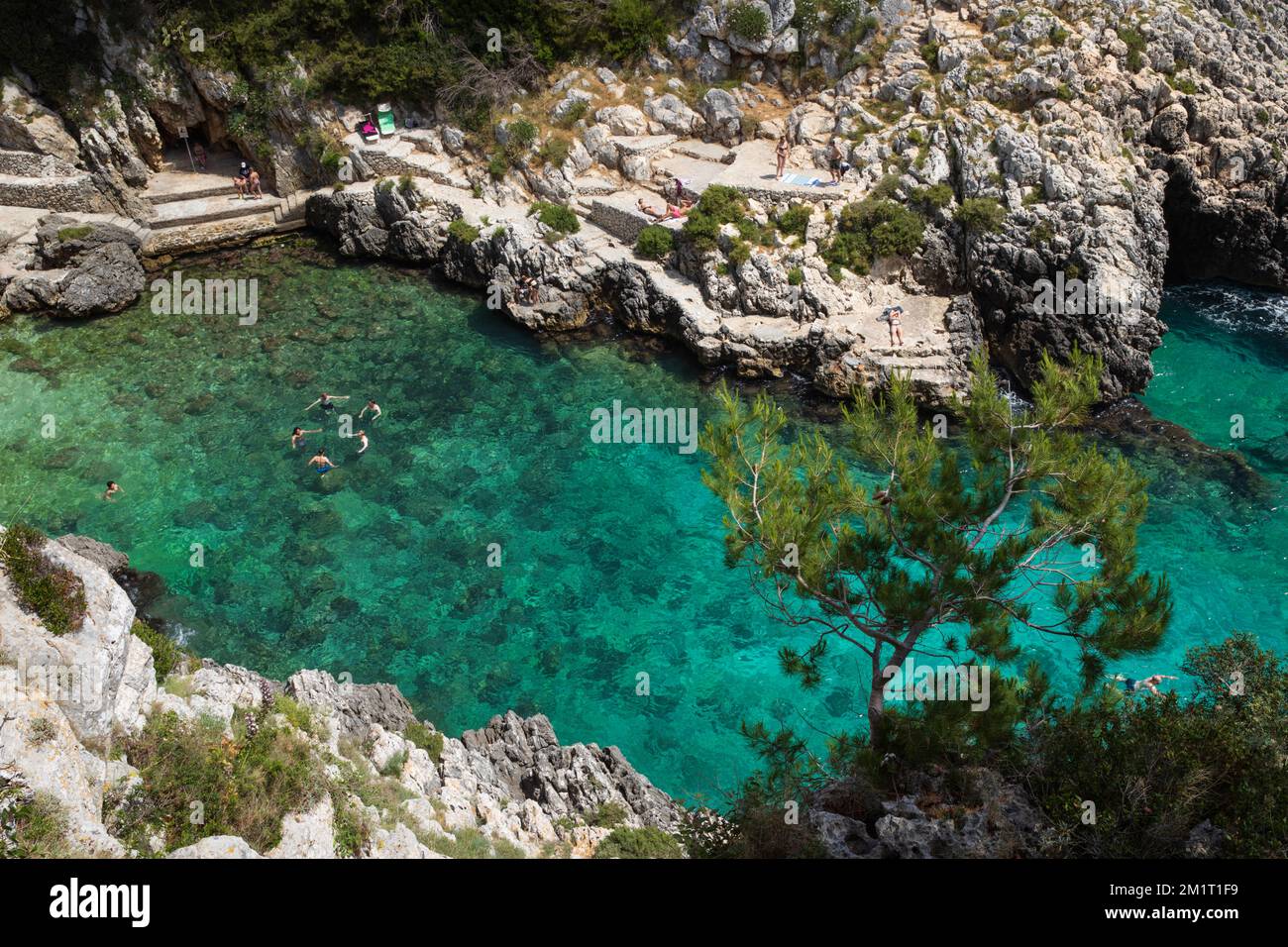 Cala dell'Acquaviva spiaggia e baia, Castro, Provincia di Lecce, Puglia, Italia, Europa Foto Stock