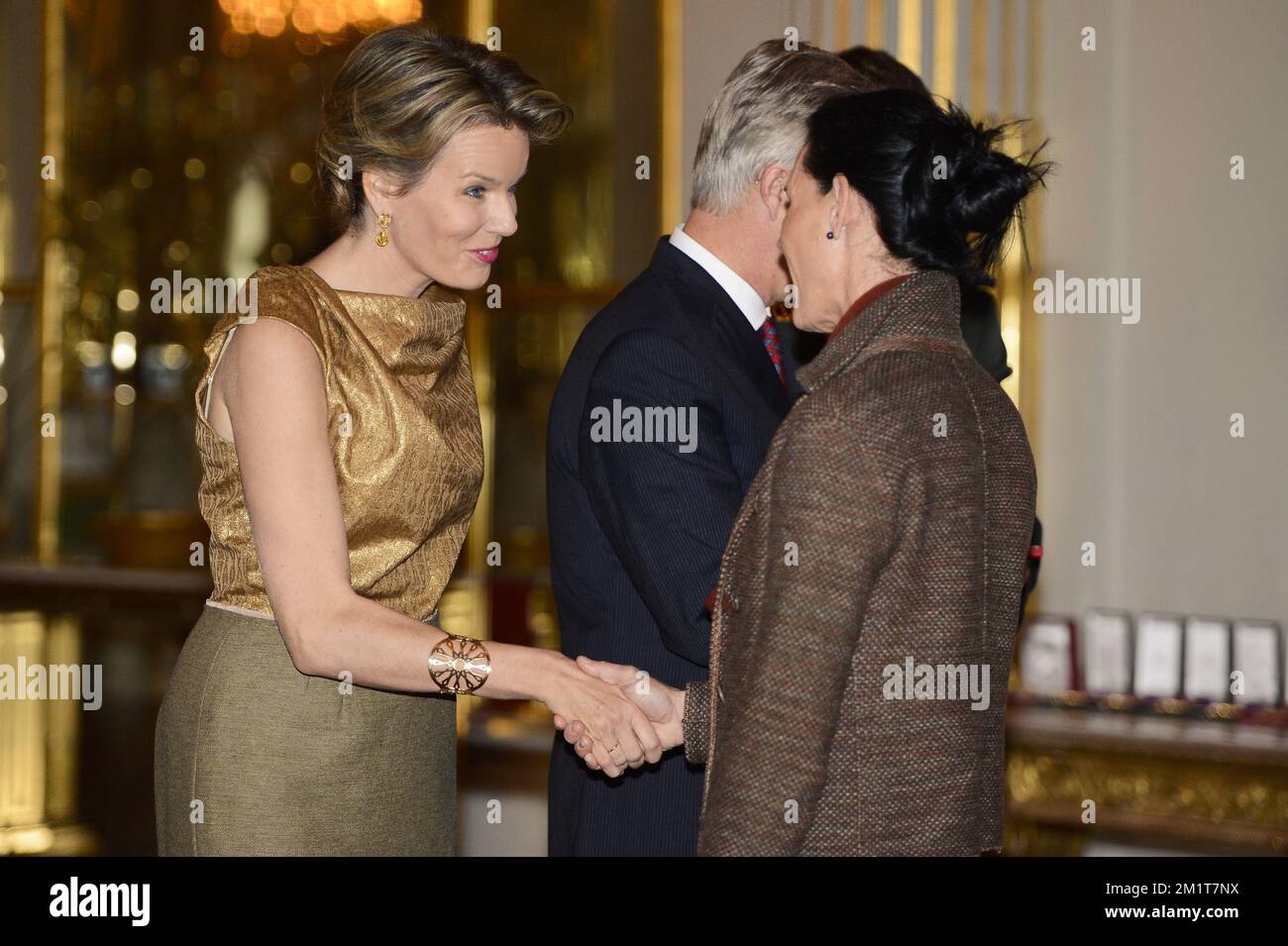 20131119 - BRUXELLES, BELGIO: La regina Mathilde del Belgio e Michele Georges hanno raffigurato durante la cerimonia dedicata a persone che hanno ricevuto nel 2018 un titolo nobiliare, martedì 19 novembre 2013, al Palazzo reale di Bruxelles. FOTO DI BELGA LAURIE DIEFFEMBACQ Foto Stock