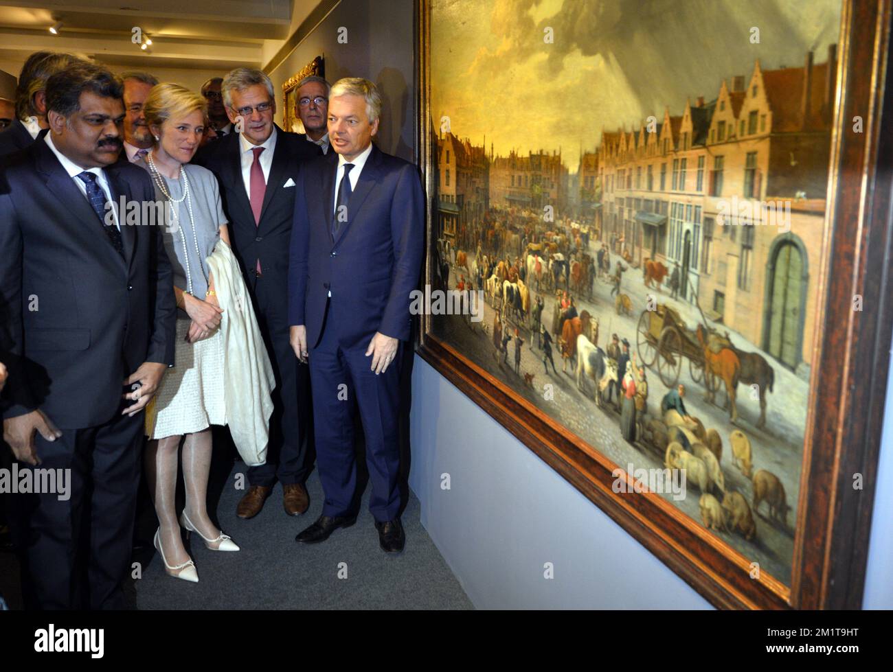 20131127 - MUMBAI, INDIA: HE Thiru Vasan, Ministro della navigazione, Presidente dell'autorità portuale di Anversa, Port Alderman, vice-sindaco della città di Anversa, Marc Van Peel, Principessa Astrid del Belgio, Il Ministro fiammingo Kris Peeters e il Vice primo Ministro e Ministro degli esteri Didier Reynders hanno raffigurato durante la cerimonia di apertura della mostra capolavori fiamminghi di Anversa al Chhatrapati Shivaji Maharaj Vastu Shangrahalaya (ex Museo del Principe del Galles) a Mumbai (India), mercoledì 27 novembre 2013, Il terzo giorno di una missione economica della principessa belga Astrid in India. BELGA Foto Stock