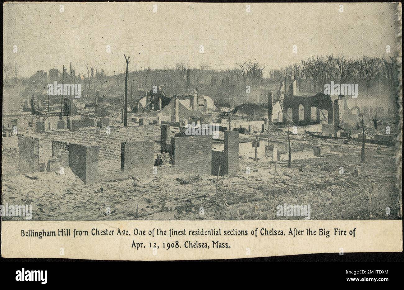 Bellingham Hill da Chester Ave. Una delle più belle zone residenziali di Chelsea. Dopo il grande incendio del 12 aprile 1908. Chelsea, Mass. , Incendi, rovine, abitazioni. Chelsea Public Library Archive Collection Foto Stock