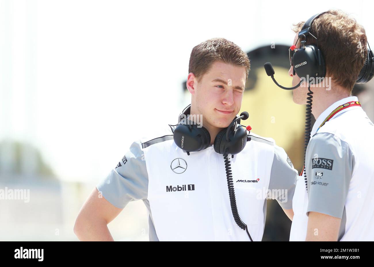 Il belga Stoffel Vandoorne ha illustrato la seconda giornata delle sessioni di test di Formula 1 mercoledì 09 aprile 2014 a Sakhir, Bahrain. Il driver belga Stoffel Vandoorne avrebbe dovuto testare per la McLaren ma il danese Kevin Magnussen guiderebbe invece. Foto Stock