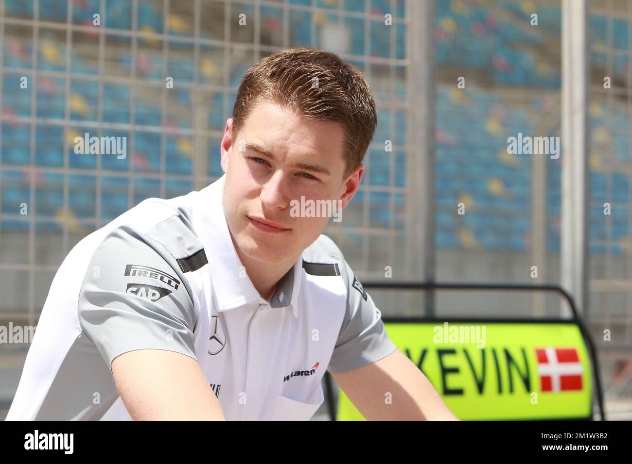 Il belga Stoffel Vandoorne ha illustrato la seconda giornata delle sessioni di test di Formula 1 mercoledì 09 aprile 2014 a Sakhir, Bahrain. Il driver belga Stoffel Vandoorne avrebbe dovuto testare per la McLaren ma il danese Kevin Magnussen guiderebbe invece. Foto Stock