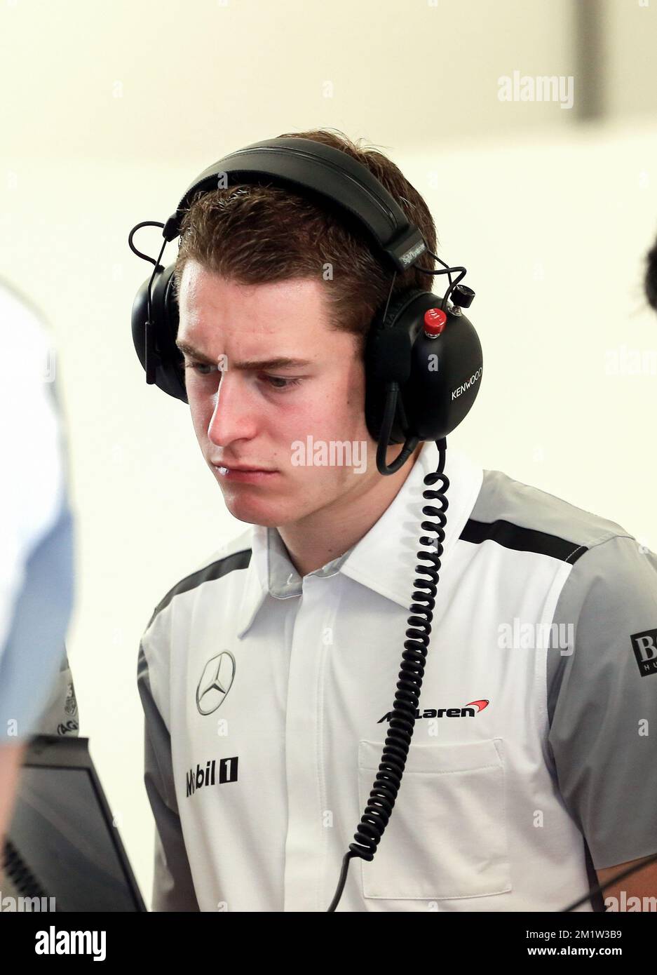 Il belga Stoffel Vandoorne ha illustrato nella prima giornata delle sessioni di test di Formula 1 di martedì 08 aprile 2014 a Sakhir, Bahrain. Il driver belga Stoffel Vandoorne si è supposto di testare per la McLaren domani, ma il danese Kevin Magnussen guiderà invece. Foto Stock