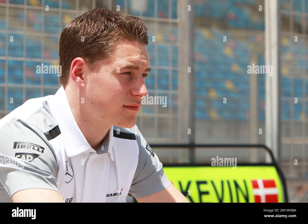 Il belga Stoffel Vandoorne ha illustrato la seconda giornata delle sessioni di test di Formula 1 mercoledì 09 aprile 2014 a Sakhir, Bahrain. Il driver belga Stoffel Vandoorne avrebbe dovuto testare per la McLaren ma il danese Kevin Magnussen guiderebbe invece. Foto Stock