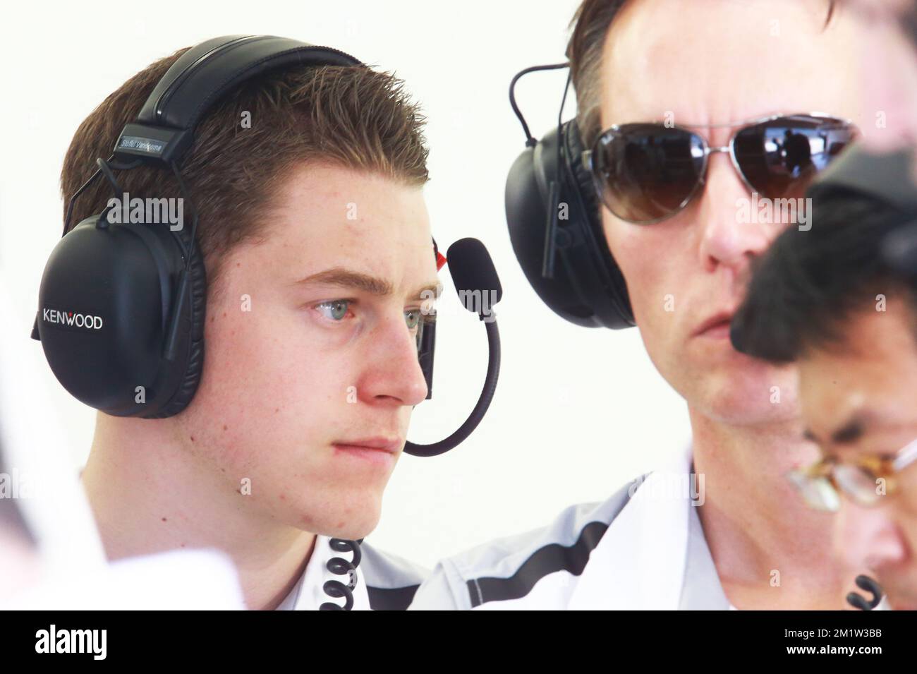 Il belga Stoffel Vandoorne ha illustrato la seconda giornata delle sessioni di test di Formula 1 mercoledì 09 aprile 2014 a Sakhir, Bahrain. Il driver belga Stoffel Vandoorne avrebbe dovuto testare per la McLaren ma il danese Kevin Magnussen guiderebbe invece. Foto Stock