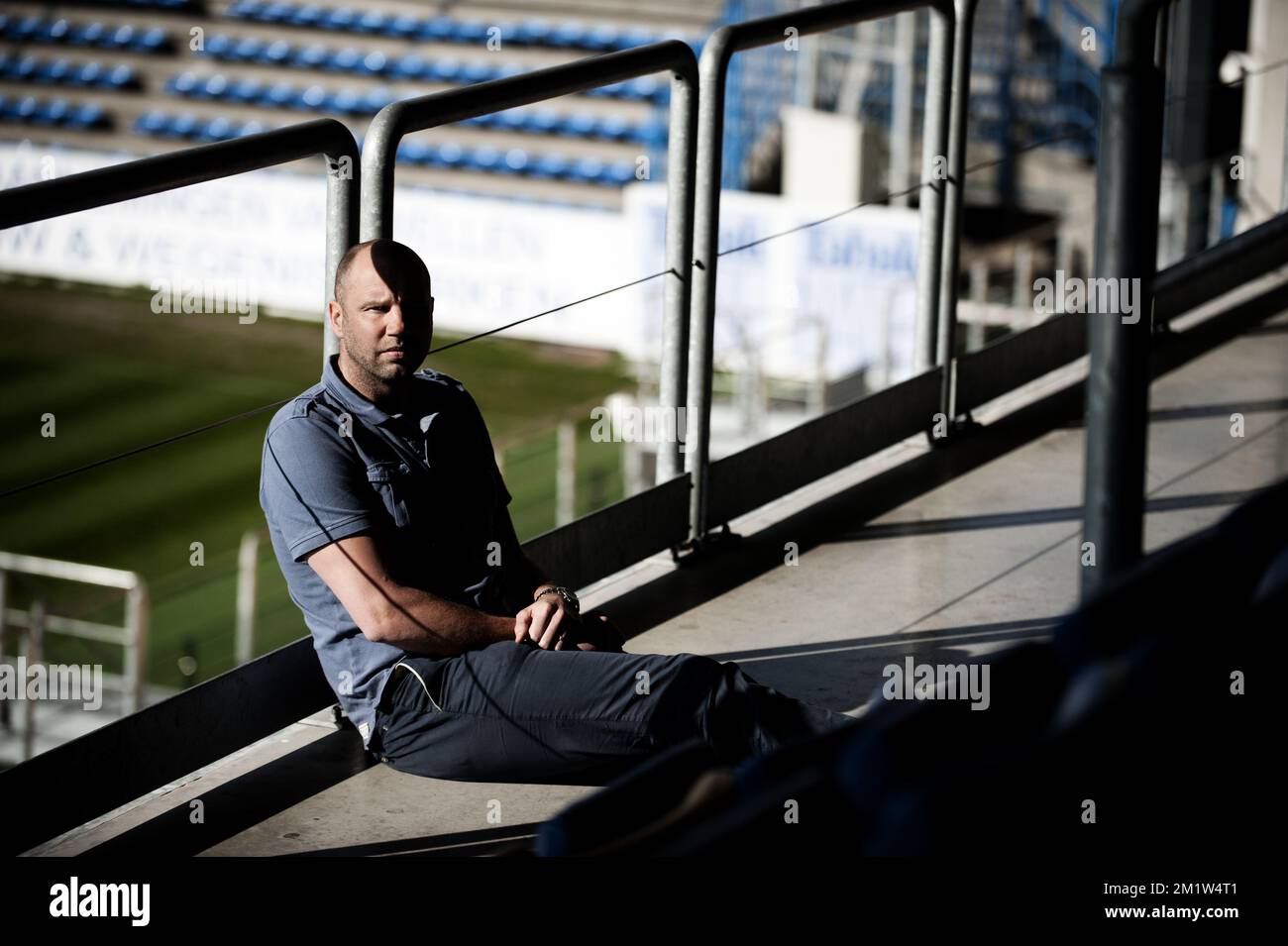 Bob Peeters Waasland-Beveren's Head Coach Bob Peeters pone per il fotografo a Beveren-WAAS, martedì 25 marzo 2014. Foto Stock