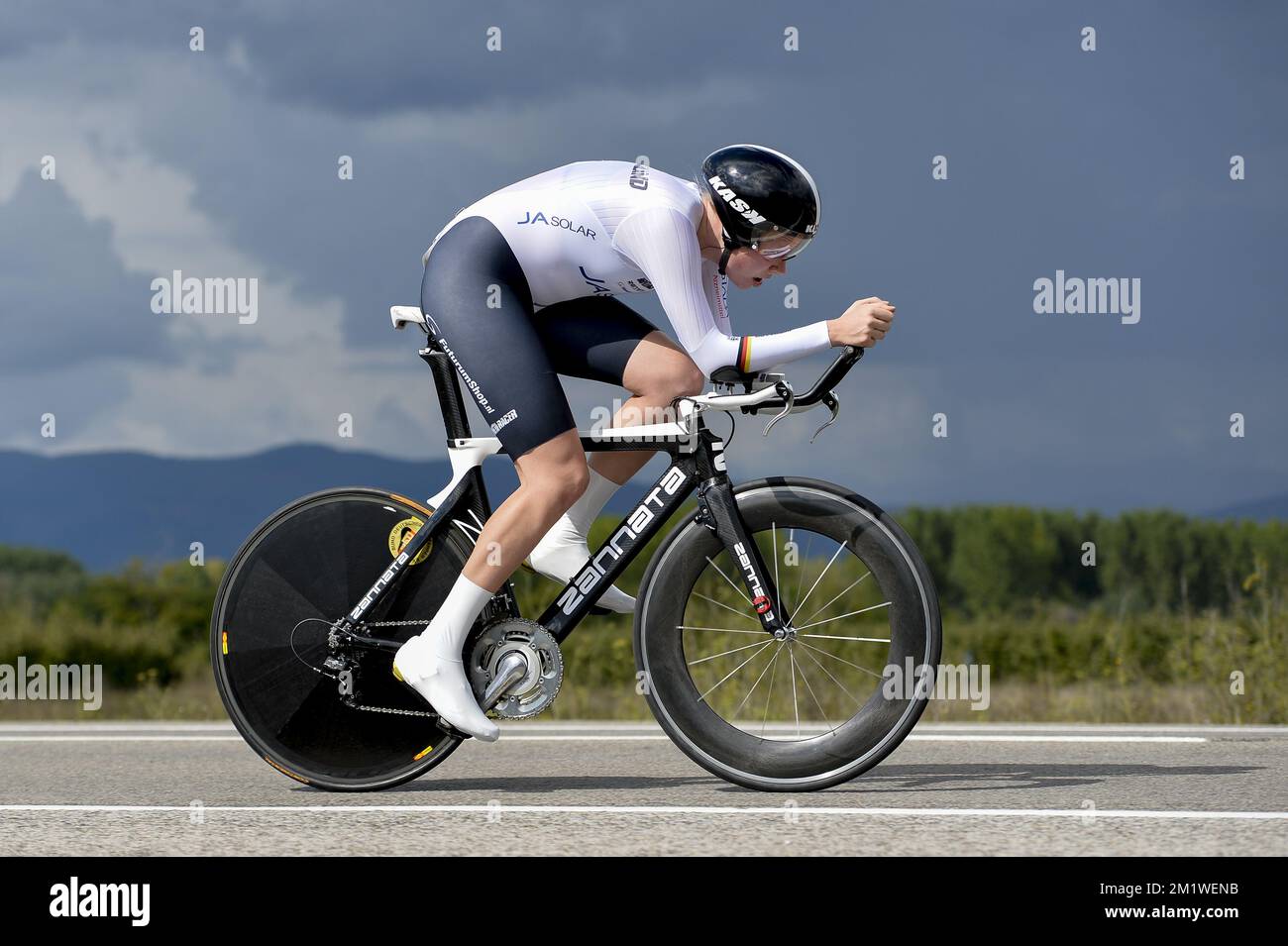 Il tedesco Mieke Kroeger è stato raffigurato durante la corsa su strada femminile ai campionati mondiali di ciclismo UCI a Ponferrada, Spagna. Foto Stock