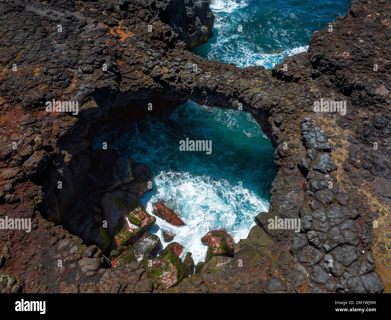 Mauritius Gris Gris spiaggia Pont Ntruel. Incredibile ponte di roccia di fromation geologica che è una famosa attrazione nell'isola di Mauritius Foto Stock