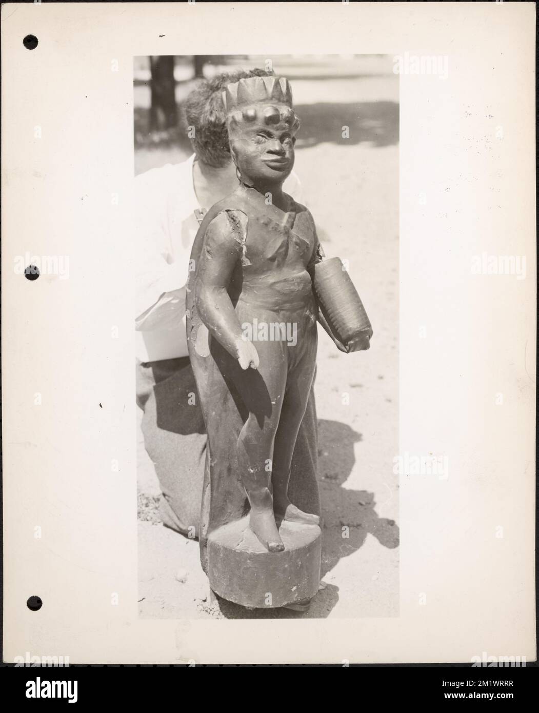 Ragazzo nero - può essere figura tabacchista , sculture in legno. Collezione fotografica del Massachusetts WPA Federal Art Project Foto Stock