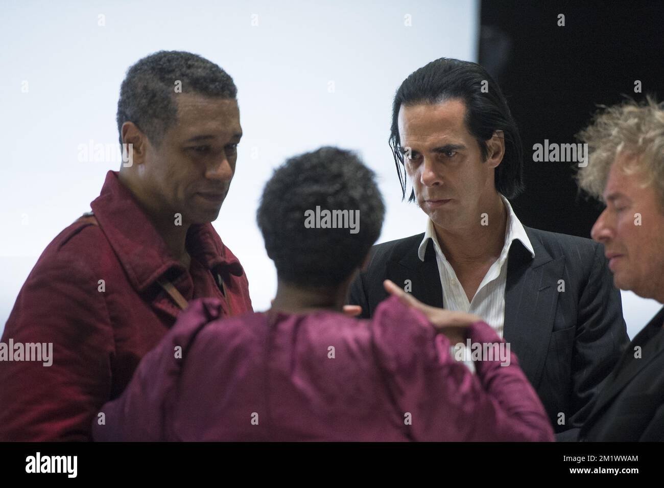 20141024 - BRUXELLES, BELGIO: Il cantante Nick Cave ha illustrato dopo la prima mondiale di 'Shell Shock', un'opera sulla prima guerra mondiale, a la Monnaie-De Munt a Bruxelles, venerdì 24 ottobre 2014. Shell Shock è stato creato dal compositore belga Nicholas Lens, autore e musicista australiano Nick Cave e coreografo belga-marocchino Sidi Larbi Cherkaoui BELGA PHOTO LAURIE DIEFFEMBACQ Foto Stock