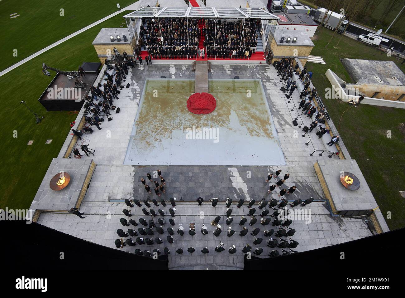 20141028 - NIEUWPOORT, BELGIO: L'illustrazione mostra una cerimonia per commemorare il 100th° anniversario della 'Battaglia di Ypres' durante la prima guerra mondiale, presso il monumento per re Alberto i a Nieuwpoort, martedì 28 ottobre 2014. La prima battaglia di Ypres durò dal 19 ottobre 1914 al 22 novembre 1914. FOTO DI BELGA ERIC HERCHAFT Foto Stock