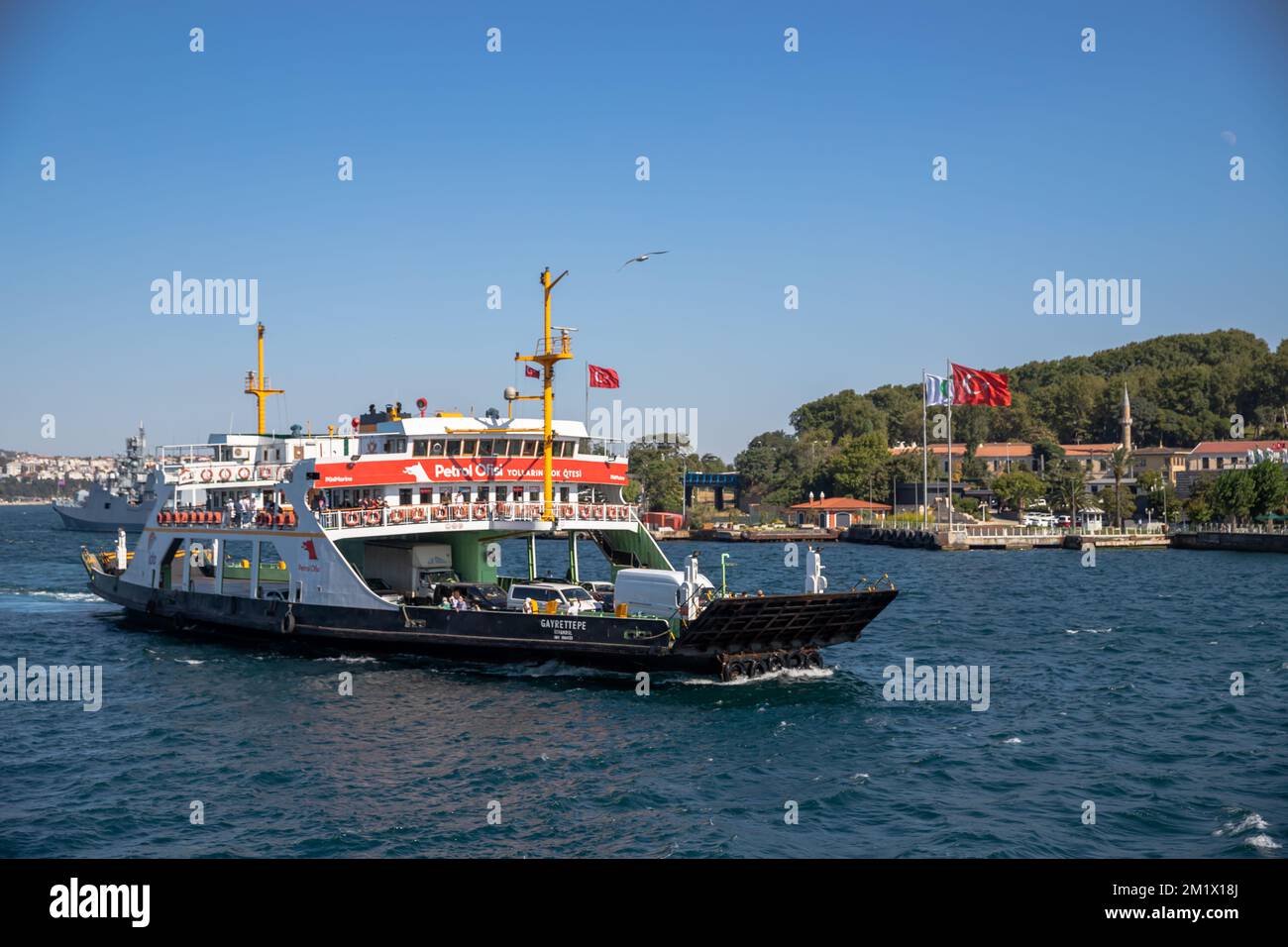 istanbul - turchia - Agosto 16 2021 : trasporto marittimo di istanbul con auto , Foto Stock