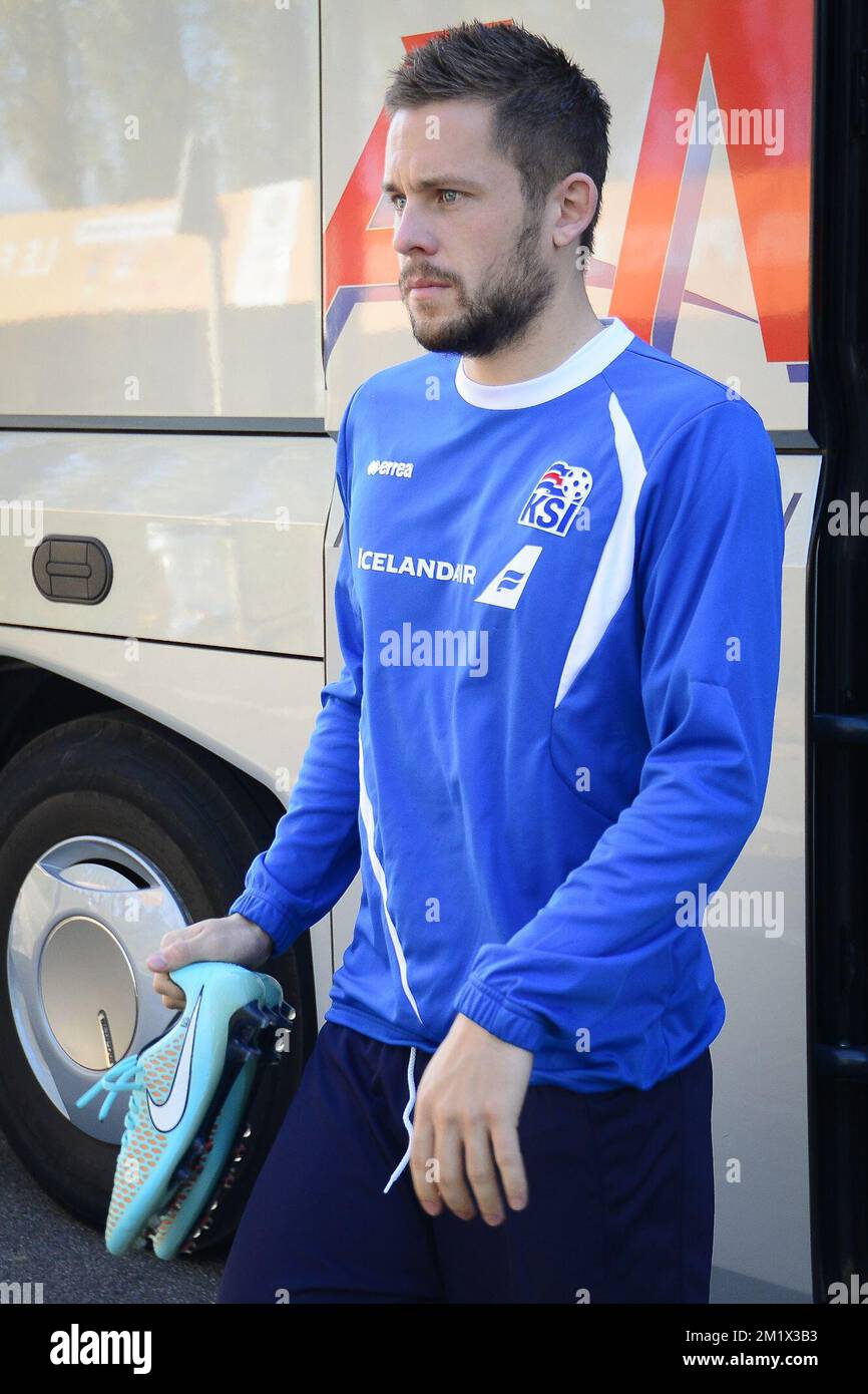 20141111 - BRUXELLES, BELGIO: Il Gylfi Sigurdsson islandese arriva per una sessione di allenamento della nazionale di calcio islandese, a Bruxelles, martedì 11 novembre 2014. L'Islanda giocherà mercoledì un amichevole gioco contro la nazionale belga squadra di calcio Red Devils. FOTO DI BELGA LAURIE DIEFFEMBACQ Foto Stock