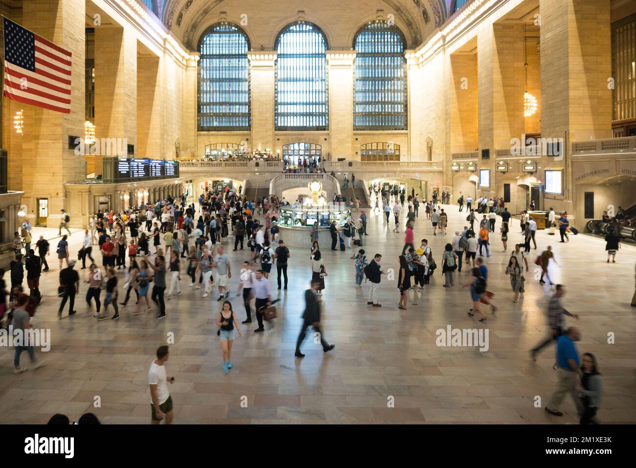 New York City, USA - 7 agosto 2019: Molte persone passano attraverso la stazione centrale di New York City in un giorno ordinario Foto Stock