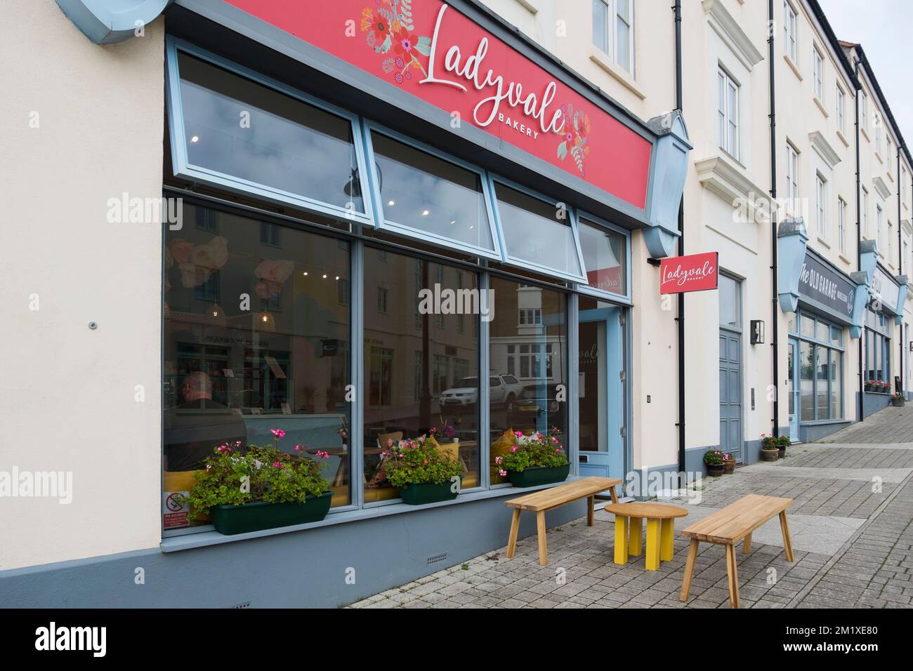 Ladyvale Bakery & Cafe a Nansledan, uno sviluppo sostenibile, eco-edilizia abitativa da parte del Ducato di Cornovaglia a Newquay, Cornovaglia, Inghilterra sudoccidentale, Regno Unito Foto Stock