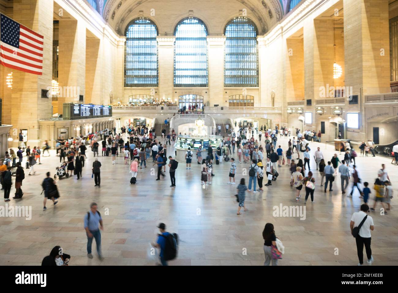 New York City, USA - 7 agosto 2019: Molte persone passano attraverso la stazione centrale di New York City in un giorno ordinario Foto Stock