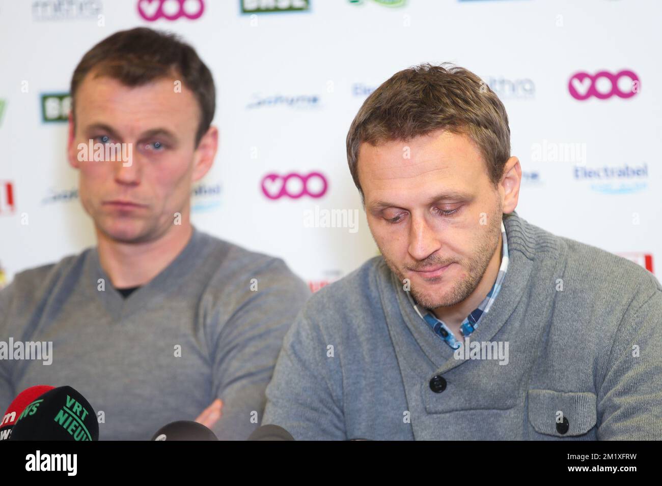 20150202 - LIEGE, BELGIO: Il consulente sportivo di Standard, Axel Lawaree, e l'ex allenatore capo di Standard, Ivan Vukomanovic, raffigurati durante una conferenza stampa della prima squadra di calcio belga Standard de Liege per presentare un nuovo allenatore, lunedì 02 febbraio 2015, a Liegi. Riga torna come allenatore capo, ha già addestrato Standard nella stagione 2011-2012. FOTO DI BELGA BRUNO FAHY Foto Stock