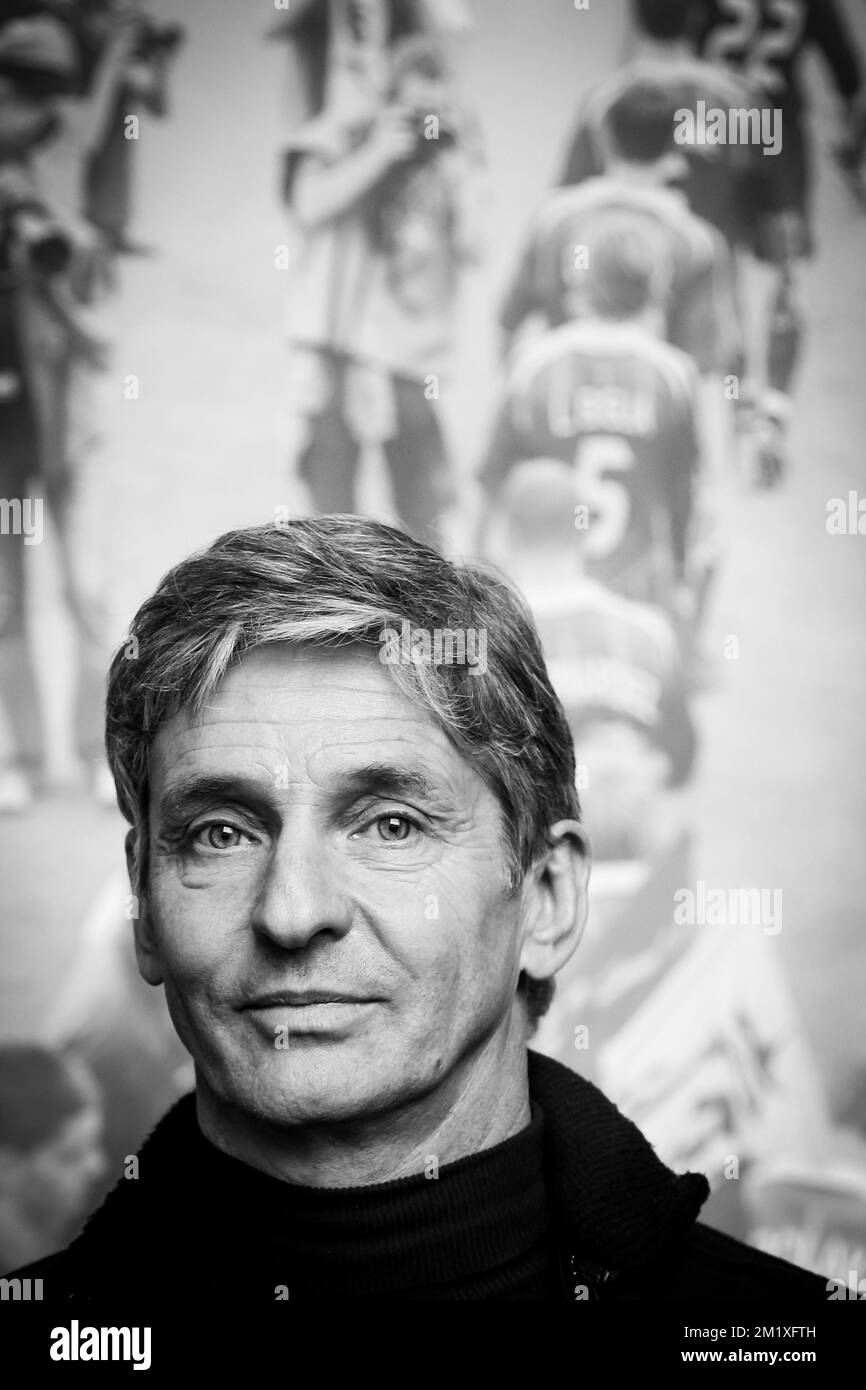 20150202 - LIEGE, BELGIO: Il nuovo allenatore capo di Standard Jose riga pone per il fotografo dopo una conferenza stampa della squadra di calcio belga di prima divisione Standard de Liege a presentare un nuovo allenatore, lunedì 02 febbraio 2015, a Liegi. Riga torna come allenatore capo, ha già addestrato Standard nella stagione 2011-2012. FOTO DI BELGA BRUNO FAHY Foto Stock