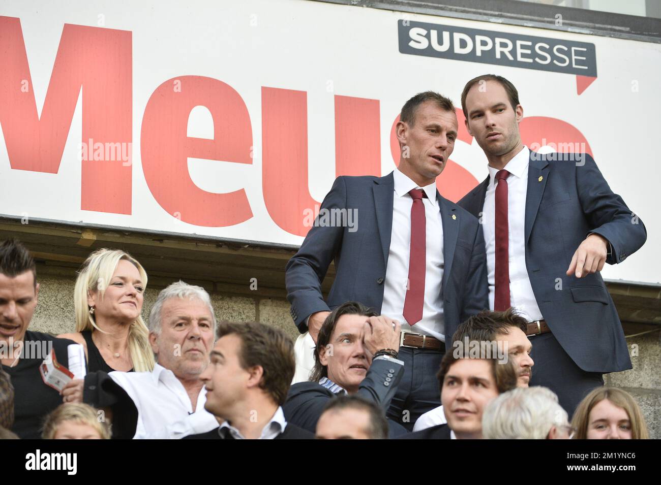 20150809 - Liege, BELGIO: Consigliere sportivo di Standard Axel Lawaree (2nd R) nella foto durante la partita della Jupiler Pro League tra Standard de Liege e Waasland-Beveren, a Liegi, domenica 09 agosto 2015, il 3rd° giorno del campionato di calcio belga. FOTO DI BELGA NICOLAS LAMBERT Foto Stock