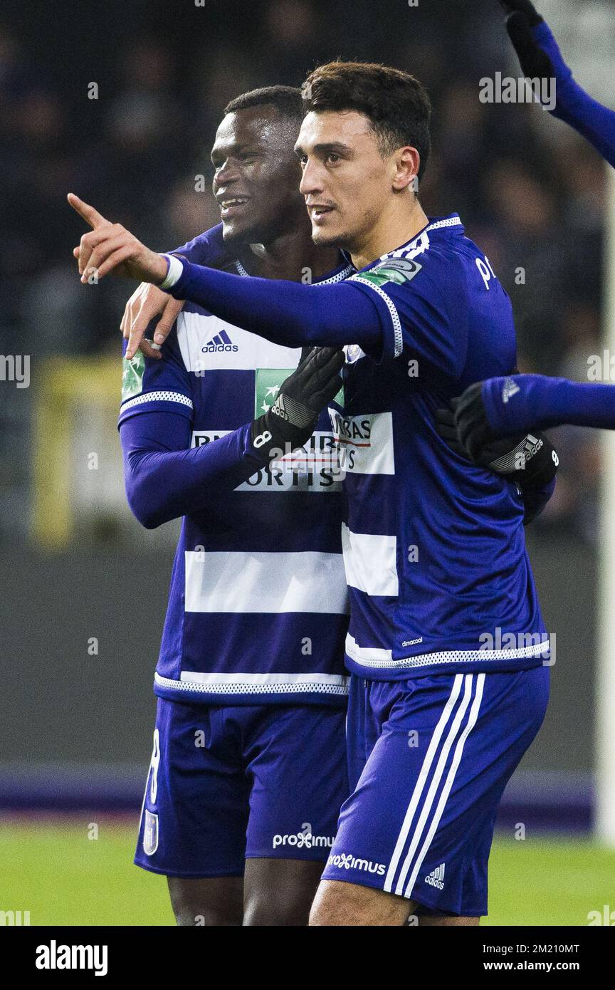 Matias Suarez di Anderlecht festeggia il 26° giorno del campionato di calcio belga durante la partita della Jupiler Pro League tra RSC Anderlecht e Zulte Waregem, a Bruxelles, sabato 13 febbraio 2016. FOTO DI BELGA LAURIE DIEFFEMBACQ Foto Stock