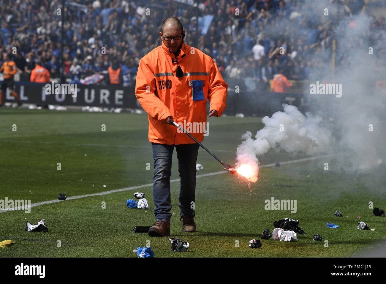 L'immagine mostra un amministratore durante la partita della Jupiler Pro League tra Club Brugge e RSC Anderlecht, a Brugge, domenica 15 maggio 2016, il giorno 8 del Play-off 1 del campionato di calcio belga. Foto Stock