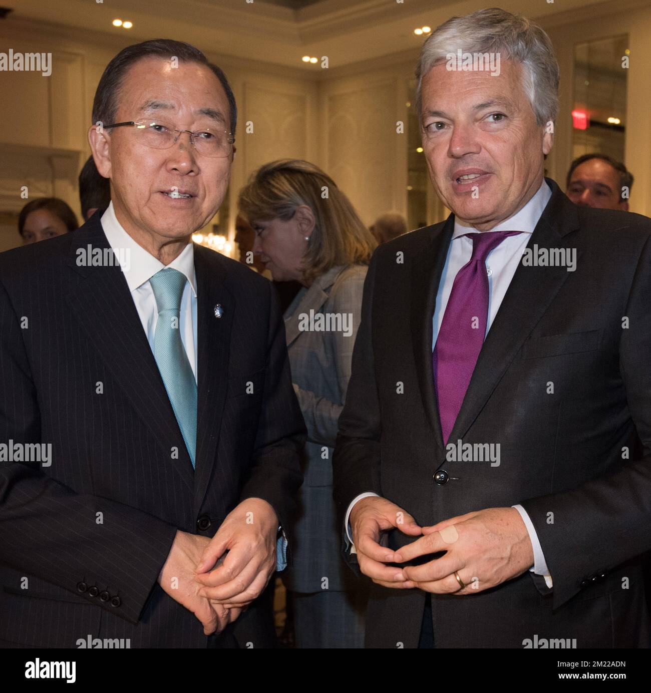 Il segretario generale delle Nazioni Unite Ban Ki-moon e il vice primo ministro e ministro degli Affari esteri Didier Reynders hanno fatto una foto durante la "candidatura del Belgio all'accoglienza del Consiglio di sicurezza delle Nazioni Unite" alla conferenza "Bambini, non soldati" delle Nazioni Unite, il primo giorno di una visita della regina e ministro degli Affari esteri belga a New York, Lunedì 11 luglio 2016, negli Stati Uniti. Foto Stock