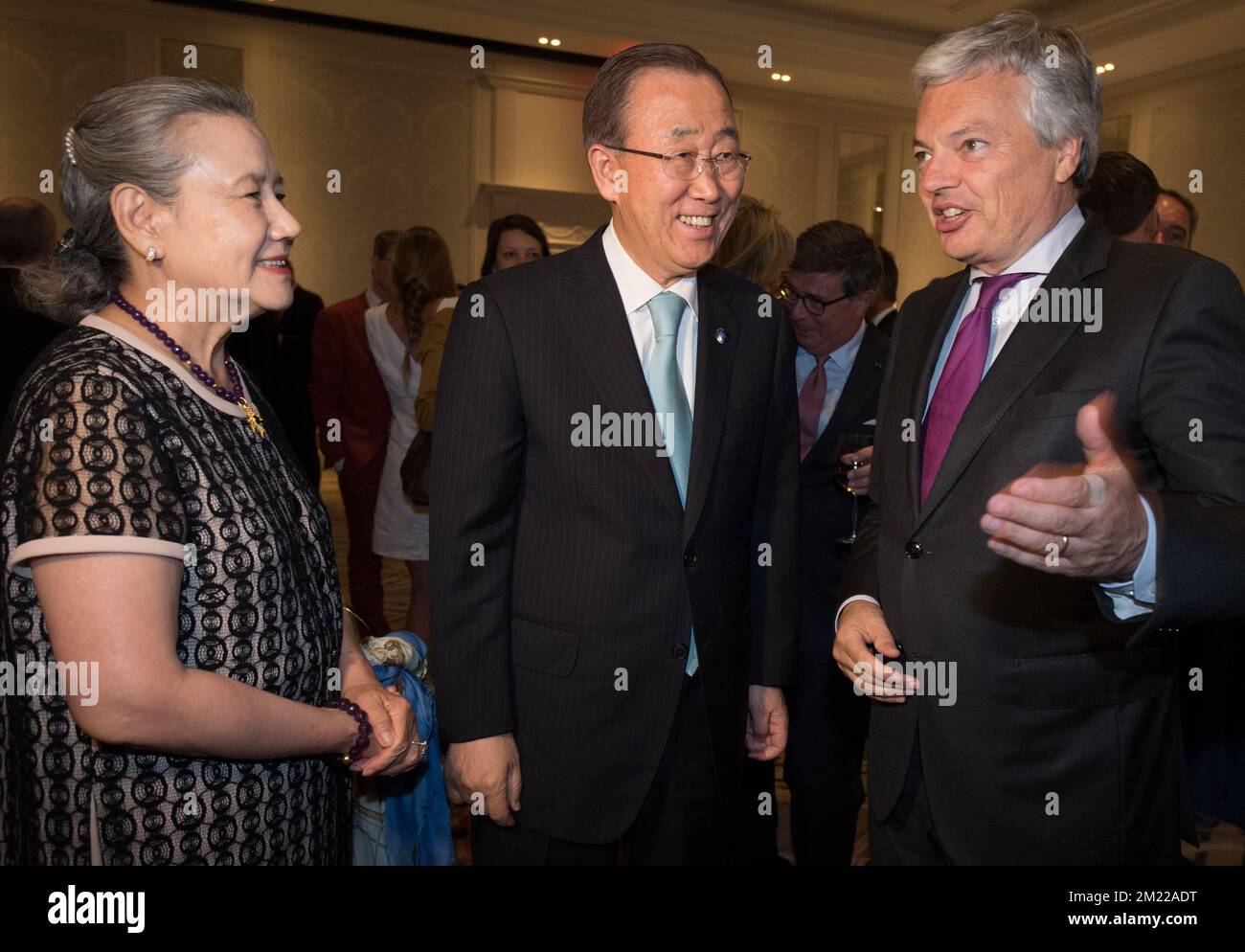 La moglie del Segretario generale delle Nazioni Unite Ban Ki-moon, Ban Soon-Taek, il Segretario generale delle Nazioni Unite Ban Ki-moon e il Vice primo Ministro e Ministro degli esteri Didier Reynders, hanno fatto una foto durante la "candidatura del Belgio all'accoglienza del Consiglio di sicurezza delle Nazioni Unite" alla conferenza "Bambini, non soldati" delle Nazioni Unite, Il primo giorno della visita della Regina e Ministro degli Esteri belga a New York, lunedì 11 luglio 2016, negli Stati Uniti. Foto Stock