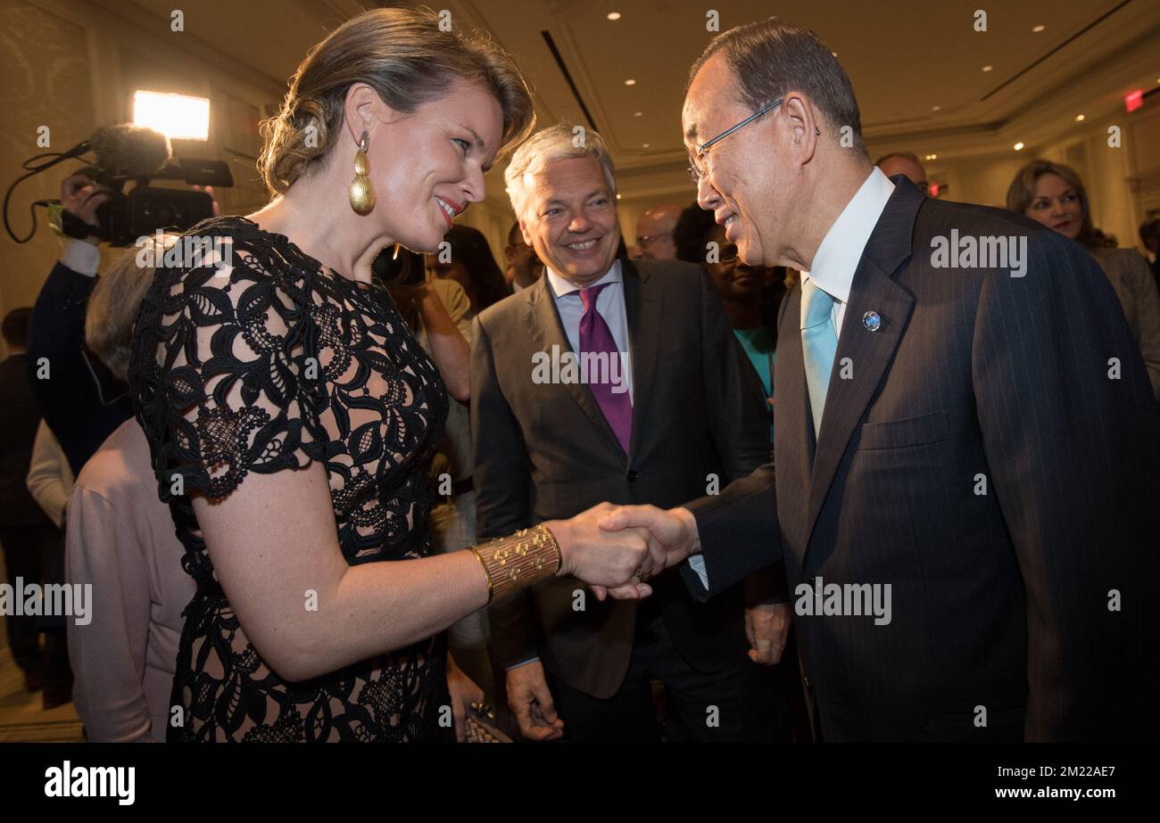 La regina Mathilde del Belgio, il vice primo ministro e ministro degli Affari esteri Didier Reynders e il segretario generale delle Nazioni Unite Ban Ki-moon, nella foto "candidatura del Belgio all'accoglienza del Consiglio di sicurezza delle Nazioni Unite" alla conferenza "Bambini, non soldati" delle Nazioni Unite, il primo giorno di visita della regina e ministro degli Affari esteri belga a New York, Lunedì 11 luglio 2016, negli Stati Uniti. Foto Stock